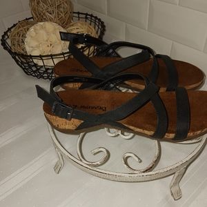 Bear Paws Women's Black Leather Strappy Sandal Size 8